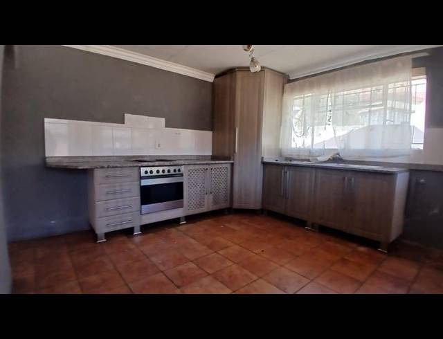 3 BEDROOM HOUSE FOR SALE IN FLORA PARK